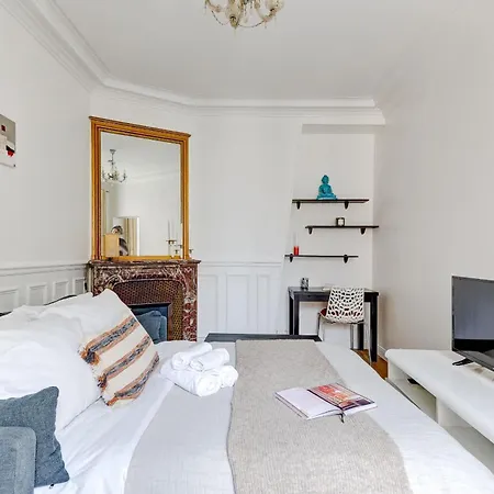 Apartment Stylish 1br Steps From Le Marais & Montorgueil *
