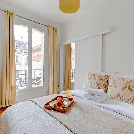 Stylish 1br Steps From Le Marais & Montorgueil Apartment