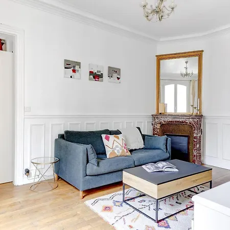 Stylish 1br Steps From Le Marais & Montorgueil Apartment